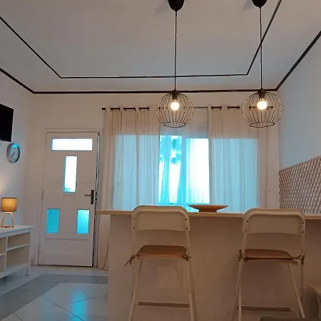 Studio Sea Front View & Pool *