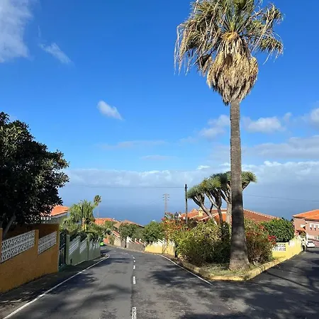 Studio Sea Front View & Pool Apartment