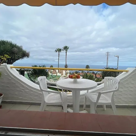 Studio Sea Front View & Pool Apartment