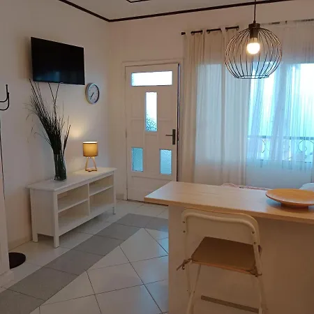 Apartment Studio Sea Front View & Pool